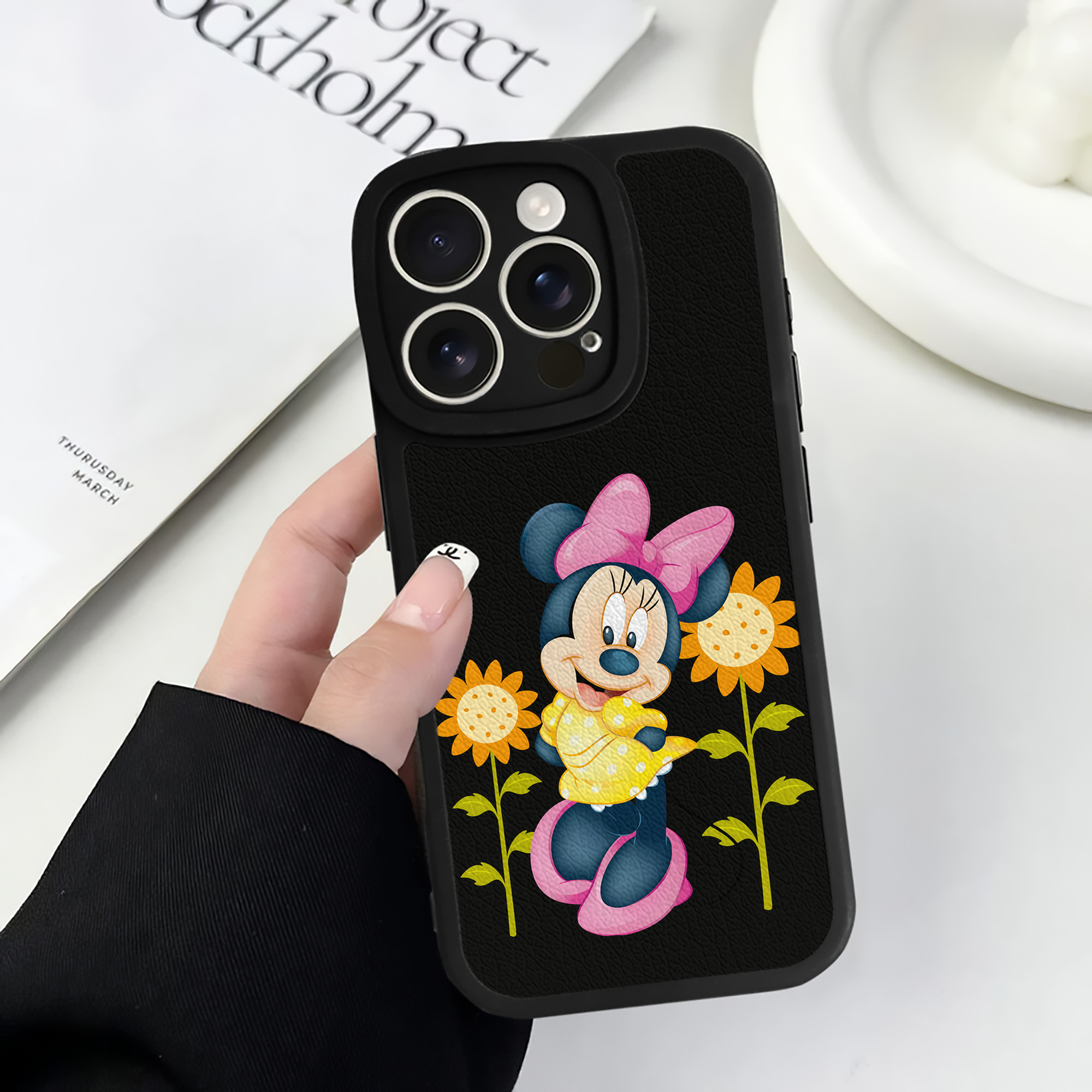 （画像用） ミッキーマウス Mickey Mouse 【iPhone 16シリーズ対応】シリコンスマホケース（レザー調） 材質：シリコン